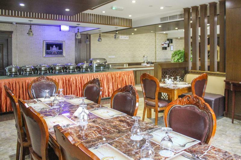 Clifton International Hotel Fujairah Exteriör bild